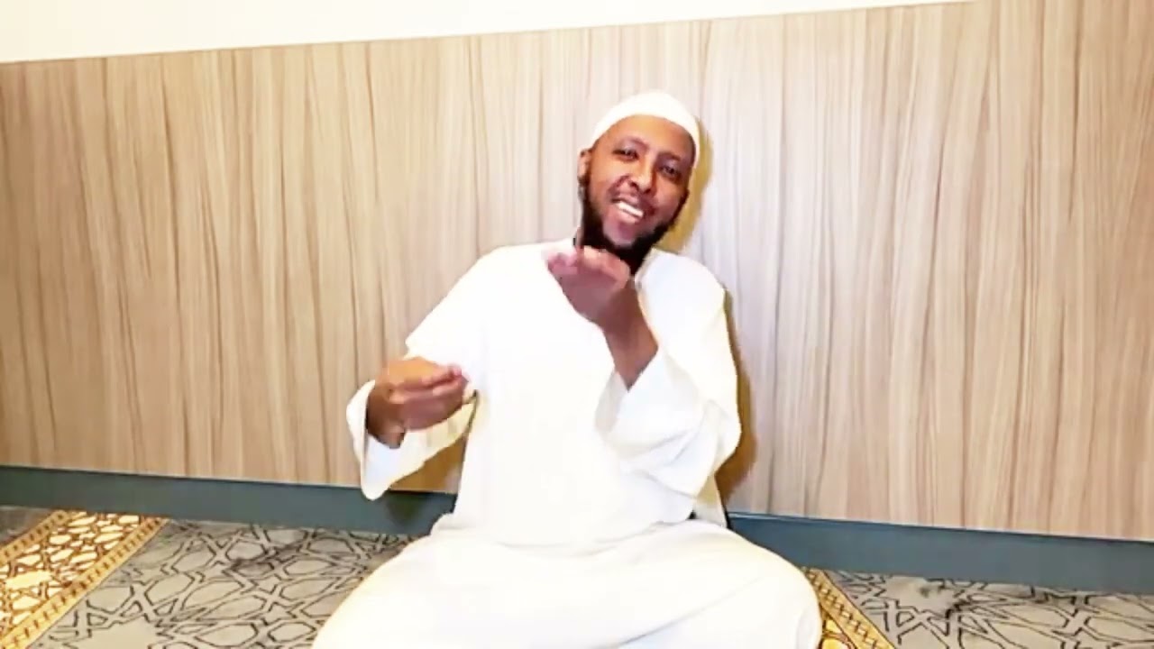 قصة مؤثرة بنت أخذت إلى بيتها قط أسود جني أذاها وبعد رقية الشيخ شفاءها الله