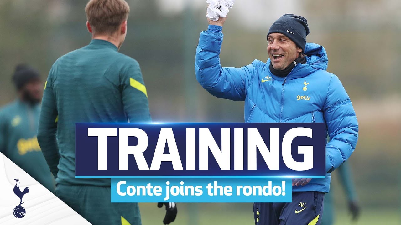 Antonio Conte gets involved in the rondo during training!