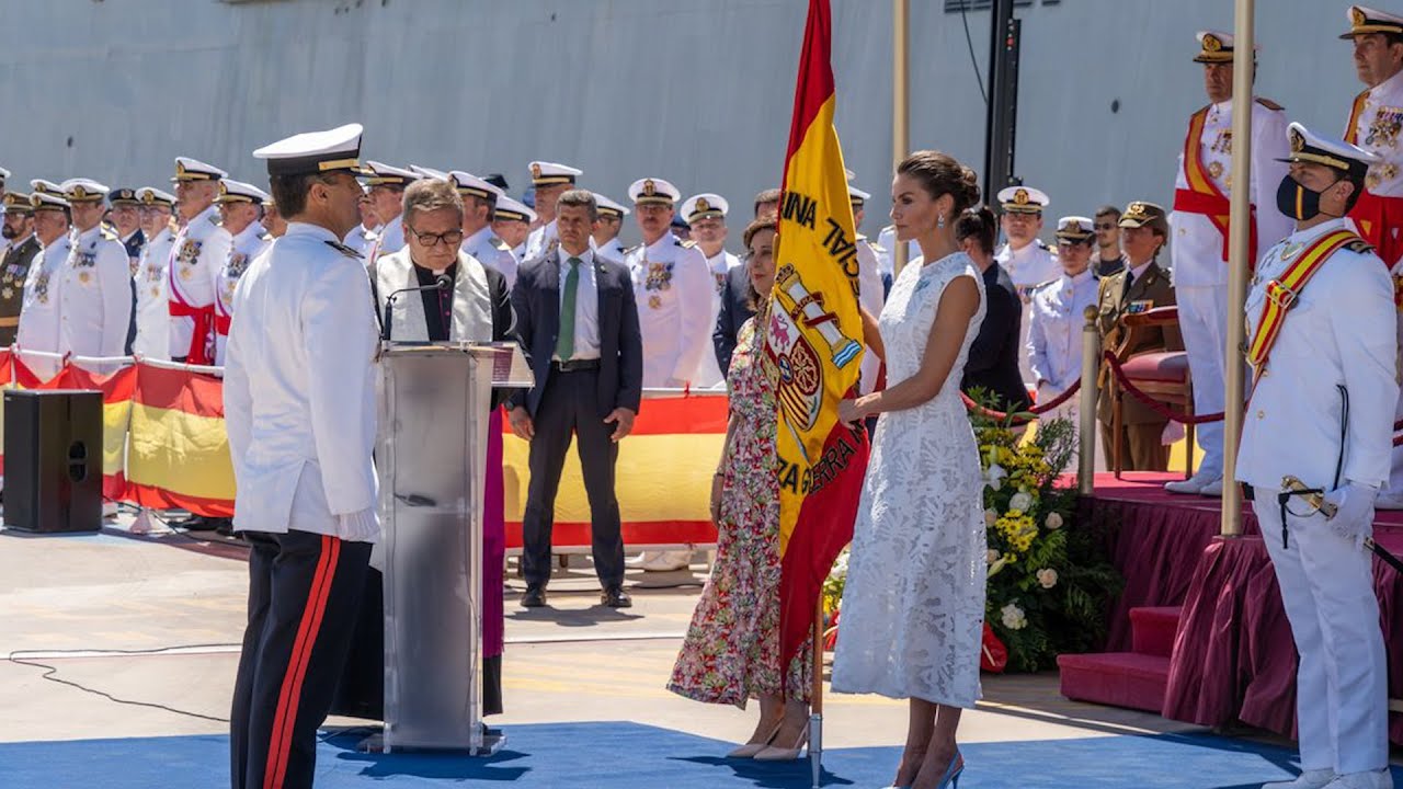 La Reina Letizia amadrina la entrega de la bandera de la Fuerza de Guerra Naval Especial de la...