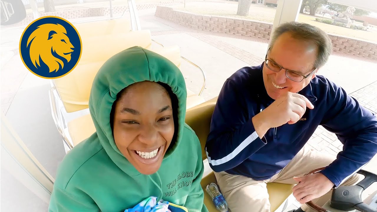 President Rudin shuttles Lion students across campus – Texas A&M University-Commerce