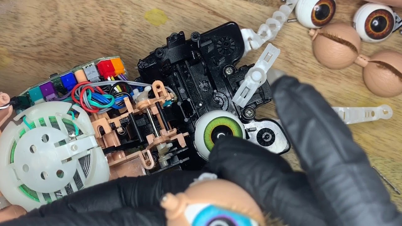 퍼비 고치기 Part 2 : 퍼비 눈 부품 교체 Fixing the Furby Part 2 : Replacement of Eye Parts