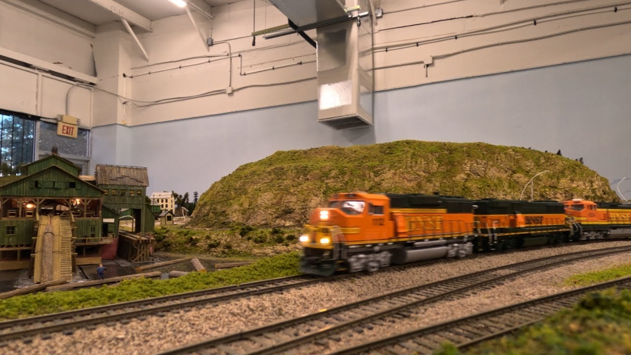 Real Or Model? HO Scale Railfanning Part 69