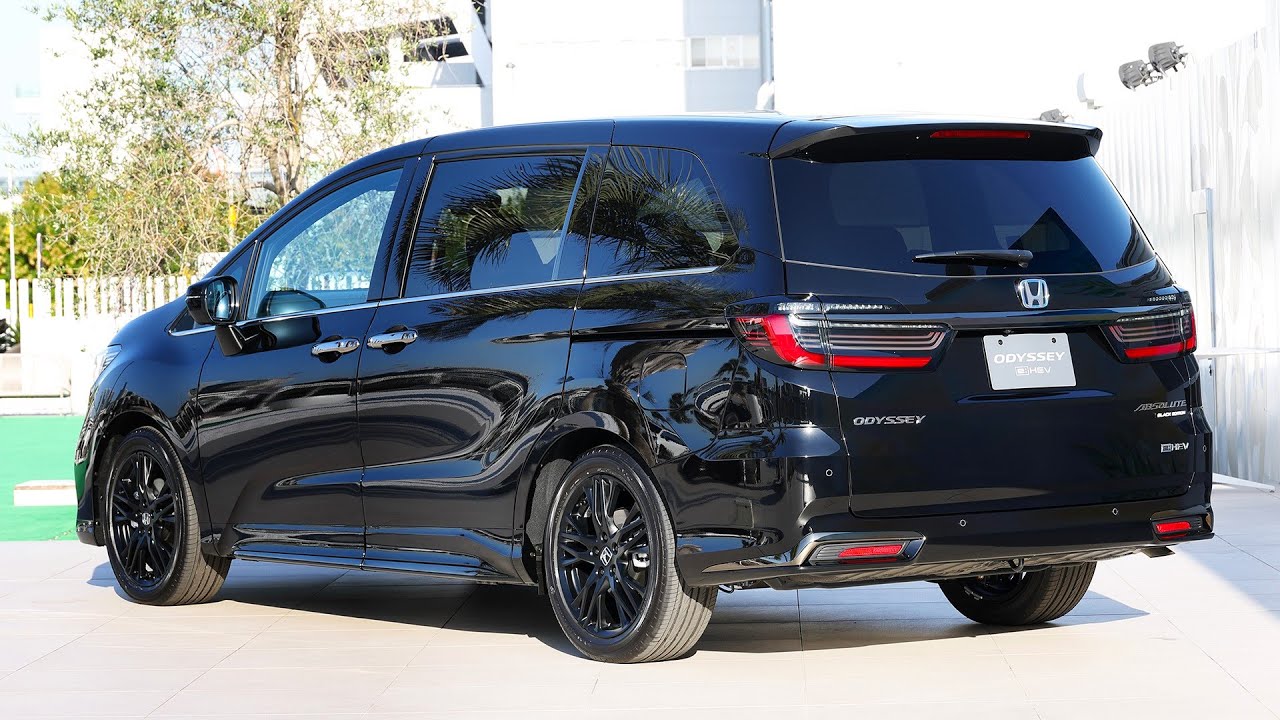 Новый Honda Odyssey e:HEV 2024 года — гибридный семейный минивэн премиум-класса