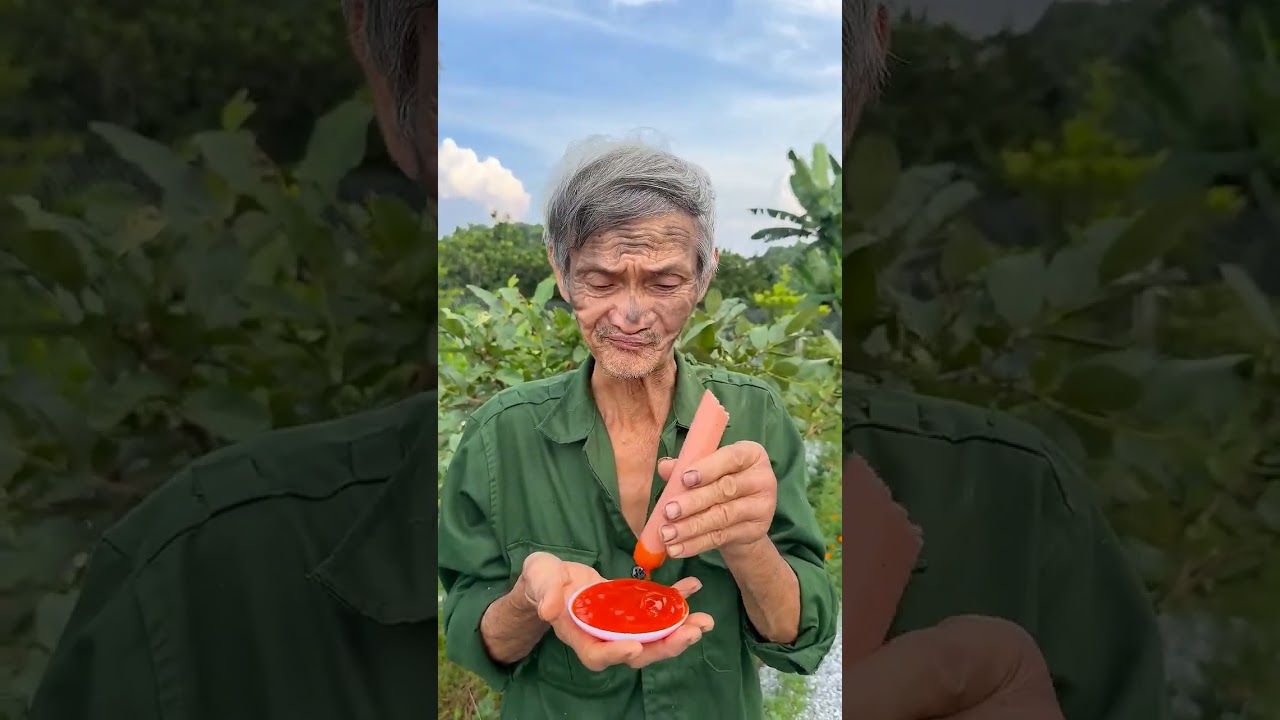 Господин Нго попробовал колбасу с уловом и острым соусом, очень вкусно, идеальное сочетание #шорты