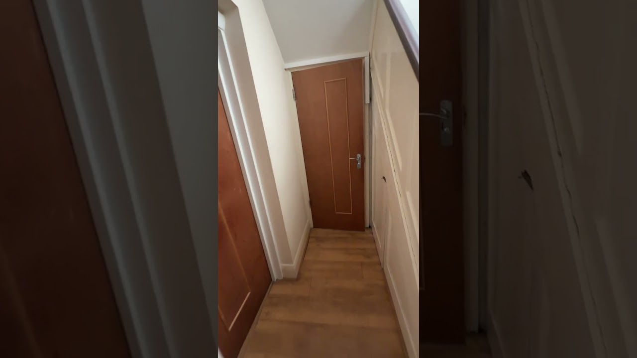 HOUSE SHARE - LARGE ROOM (GROUND FLOOR) DURNSFORD RD, N11 2EL