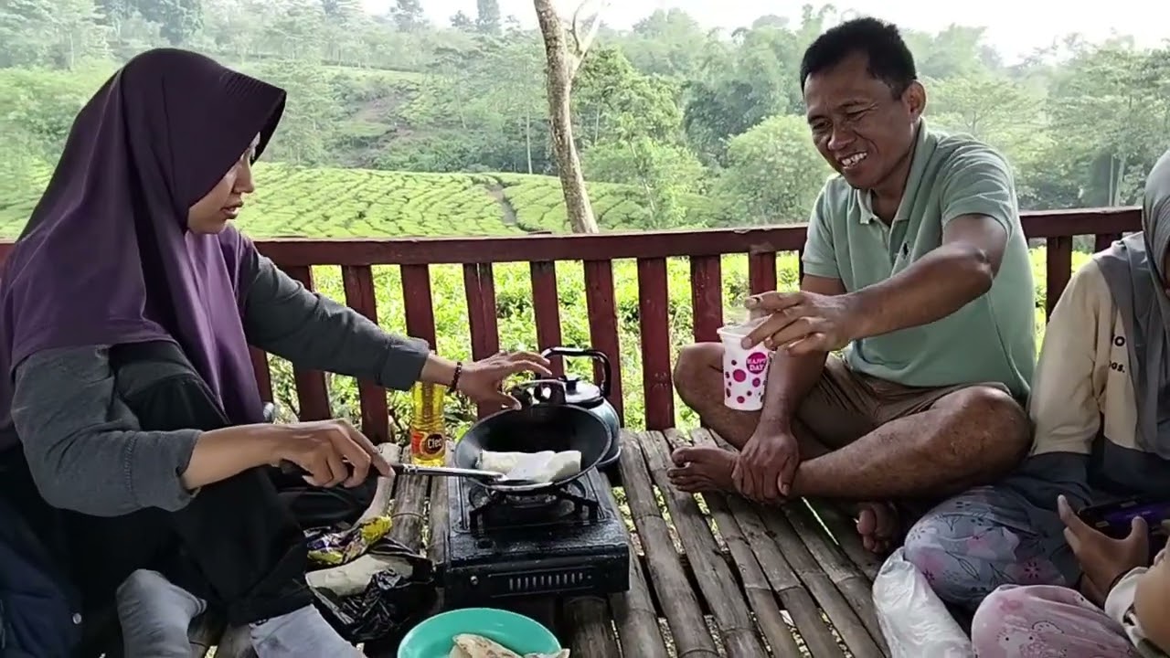 Bukit Kuneer, Tempat Asyik Menikmati Panorama Alam Kebun Teh 