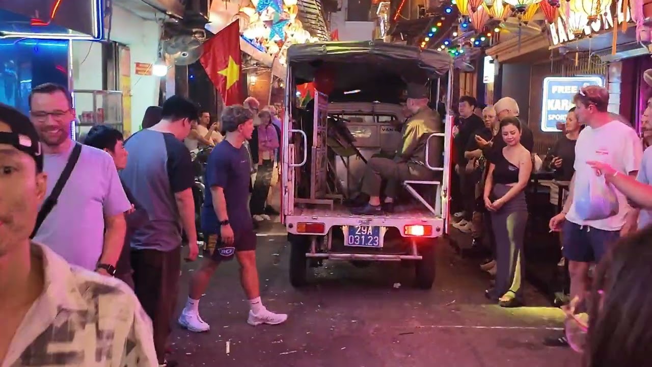 🇻🇳 (4K) A Public Police Security Team appeared On the Beer Street HANOI VIETNAM 