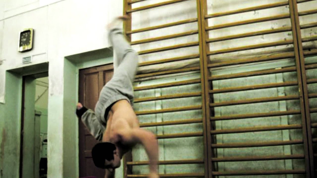 3RUN BROTHERS SAVINS | Aleksey Sonic Savin - Handstand training.