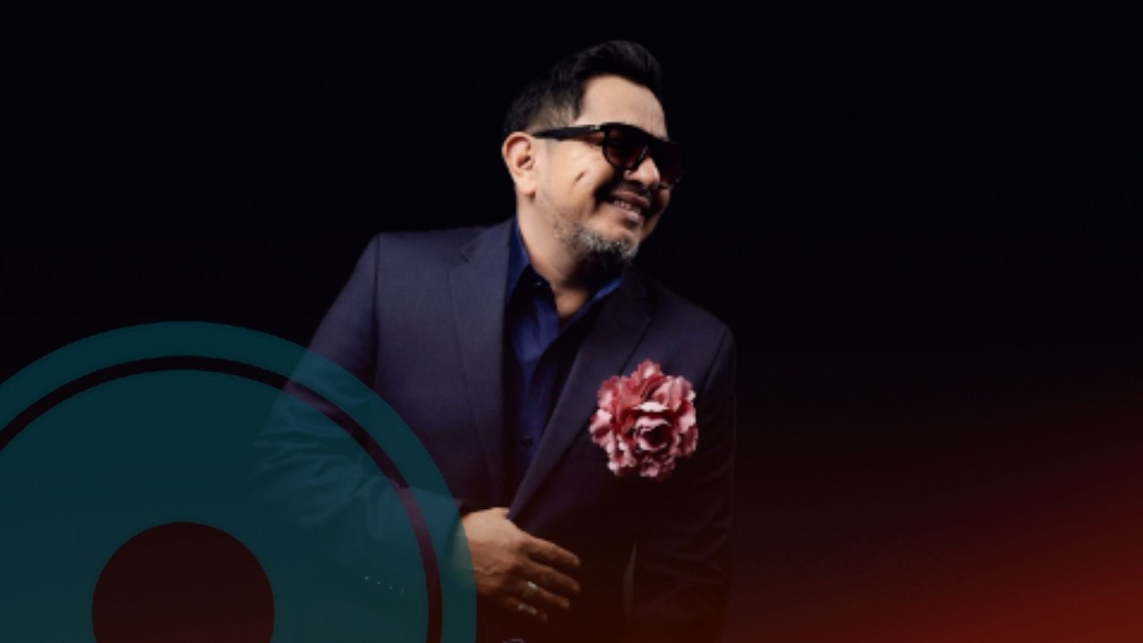Carlos Macías - Solo con Mi Soledad [Lyrics Video]