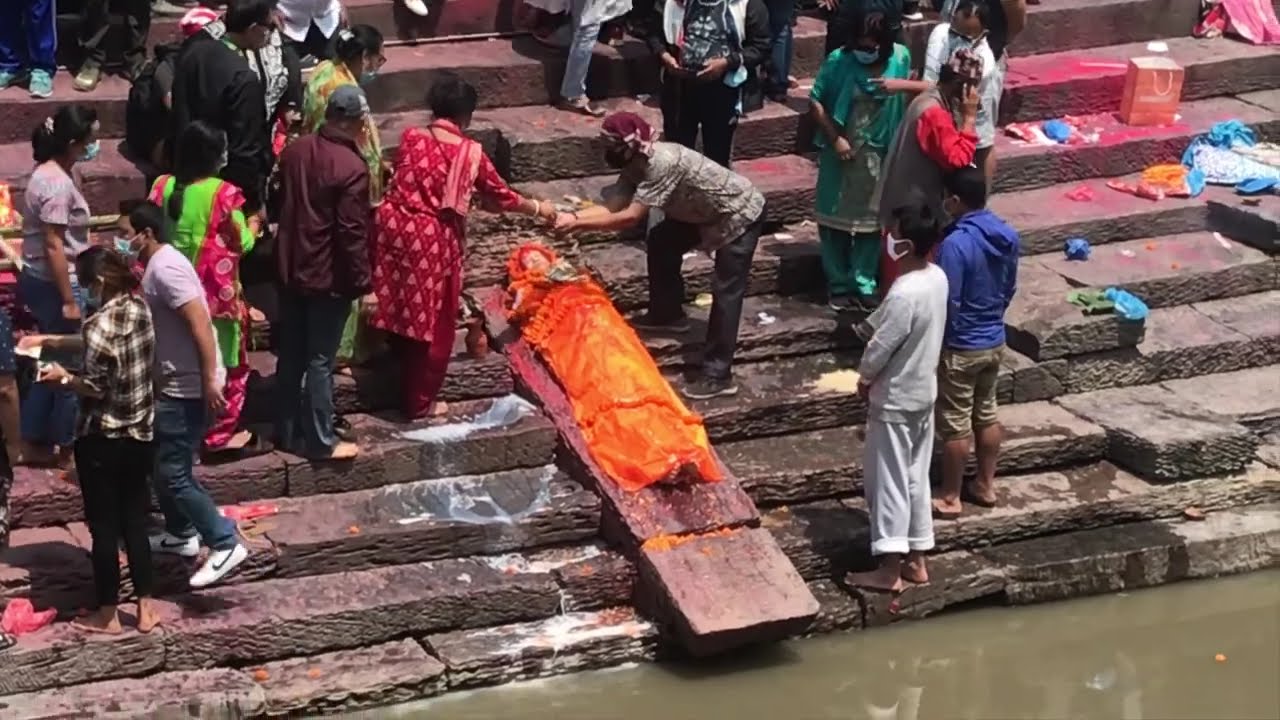 CREMATION CEREMONIES AT PASHUPATINATH TEMPLE KATHMANDU NEPAL