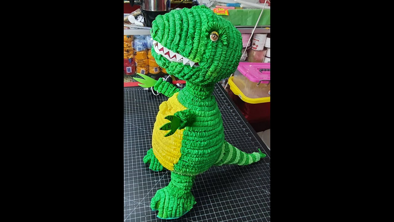DINOSAURIO REX DE PAPEL CREPE TIPO DULCERO