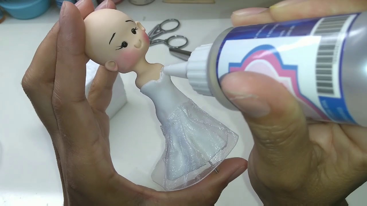 Como fazer vestido e cabelinho simples de noivinha fofa de biscuit