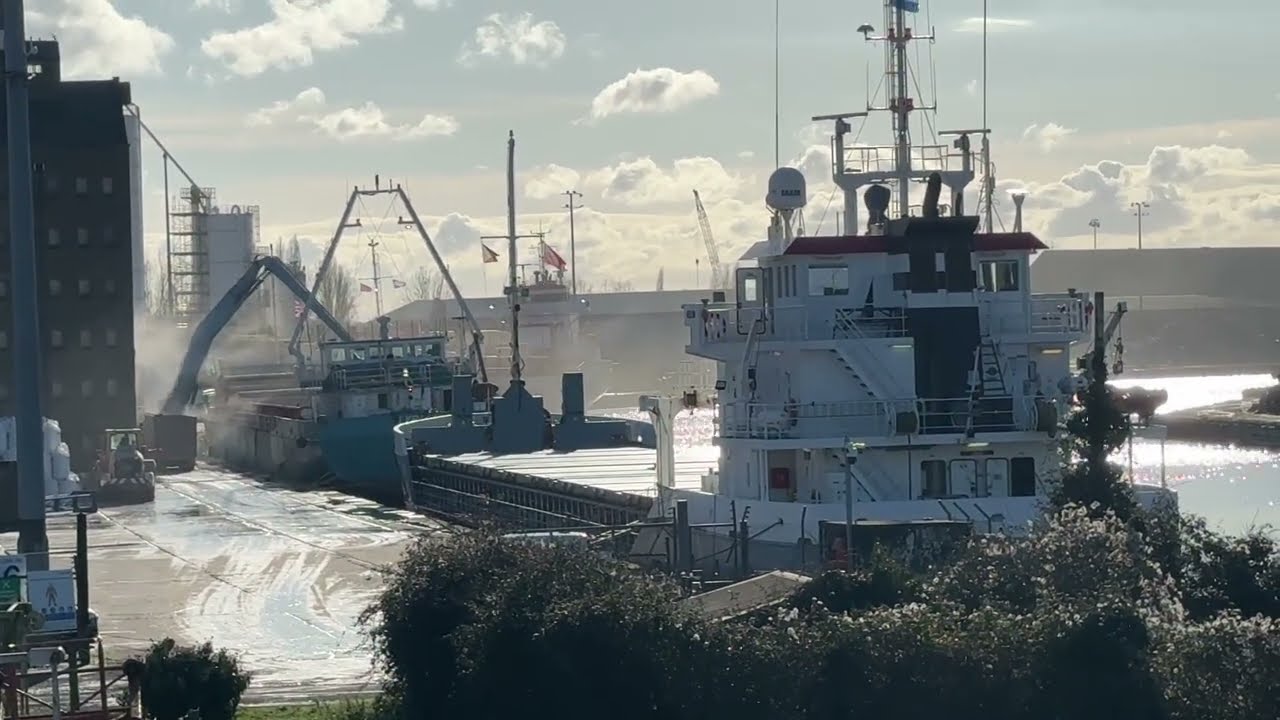 040226 Hestia, Lyrika & Eems Dollard #Sharpness #freighter #docklife 