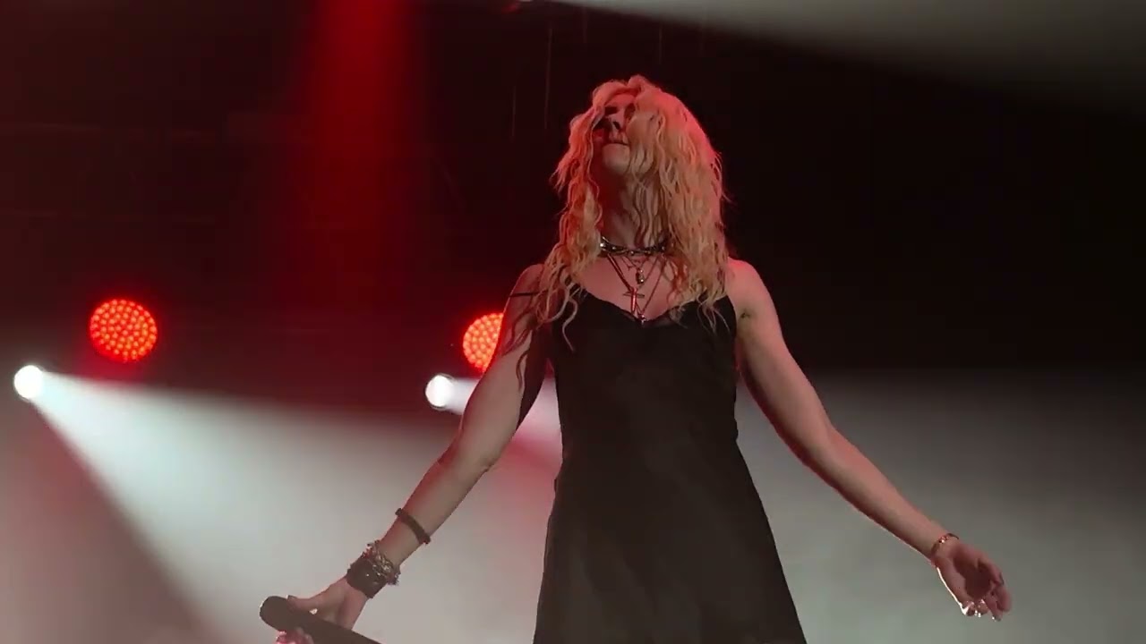 The Pretty Reckless - Make Me Wanna Die (live at Prague 2022)