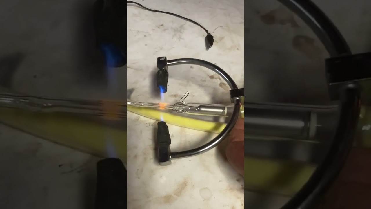 Sealing a neon unit after adding neon gas