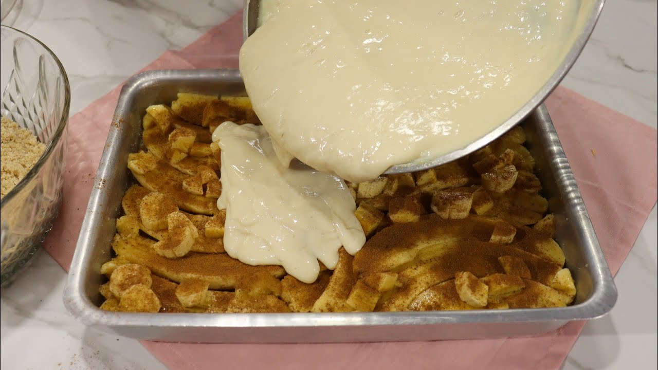 TORTA DE BANANA MUITO CREMOSA QUE JÁ SAI RECHEADA DO FORNO! RECEITA FÁCIL QUE VOCÊ VAI FAZER SEMPRE