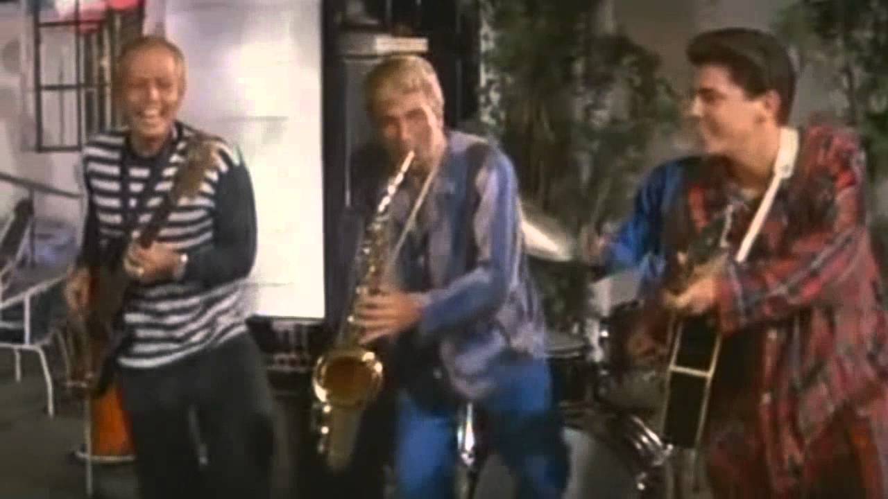 Dick Dale - Misirlou (Surf's Up/60's Dance Video)