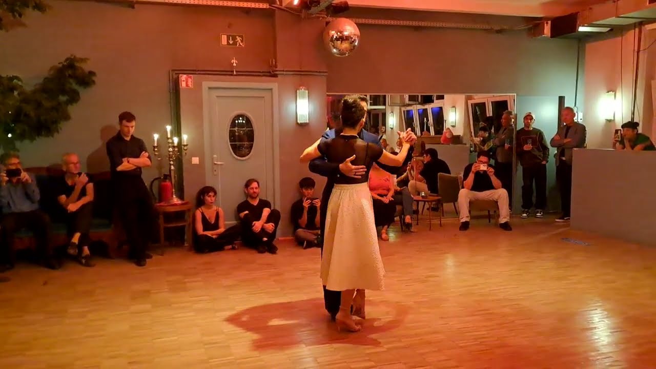Maria Elena Ybarra and Matias Iriarte - Tu intimo secreto (1/4)