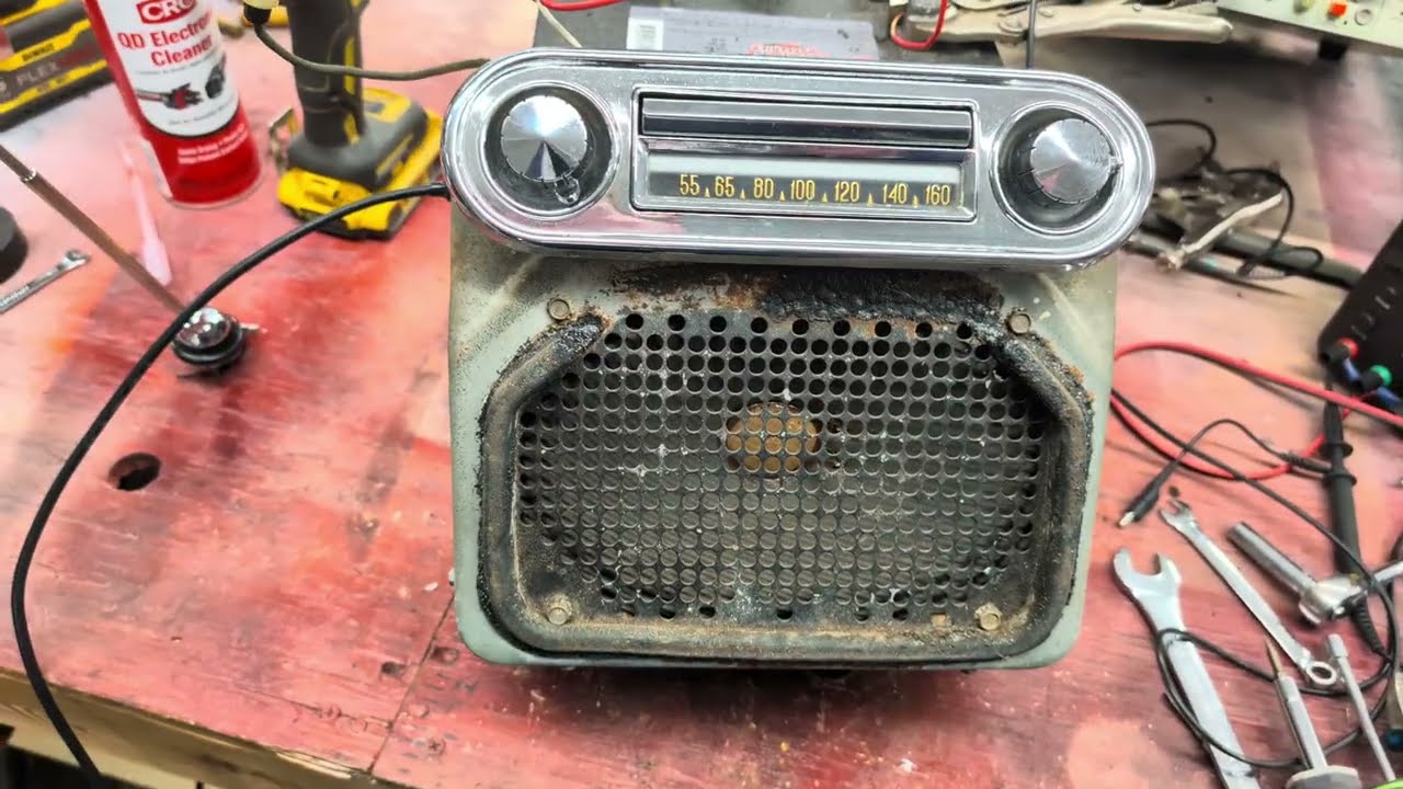 The radio I repaired for my 1953 Clipper Deluxe 😊🔊🎶🎵 (1951 Packard Patrician radio)