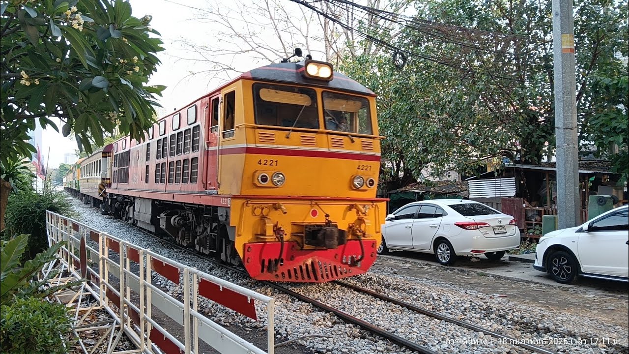 พาชมบรรยากาศขบวนรถเข้าออกบริเวณที่หยุดรถและจุดทางรถไฟอุรุพงษ์