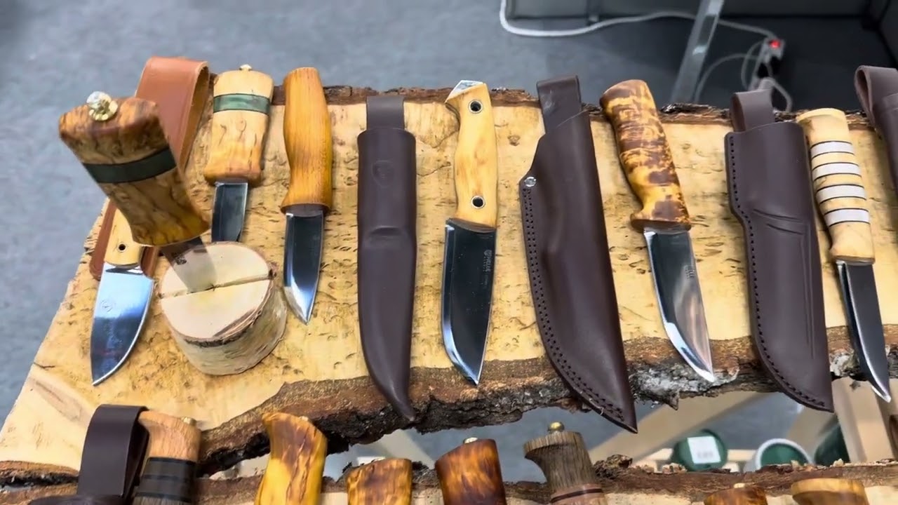 Klassische Nordische Messer am Helle Stand IWA 2025