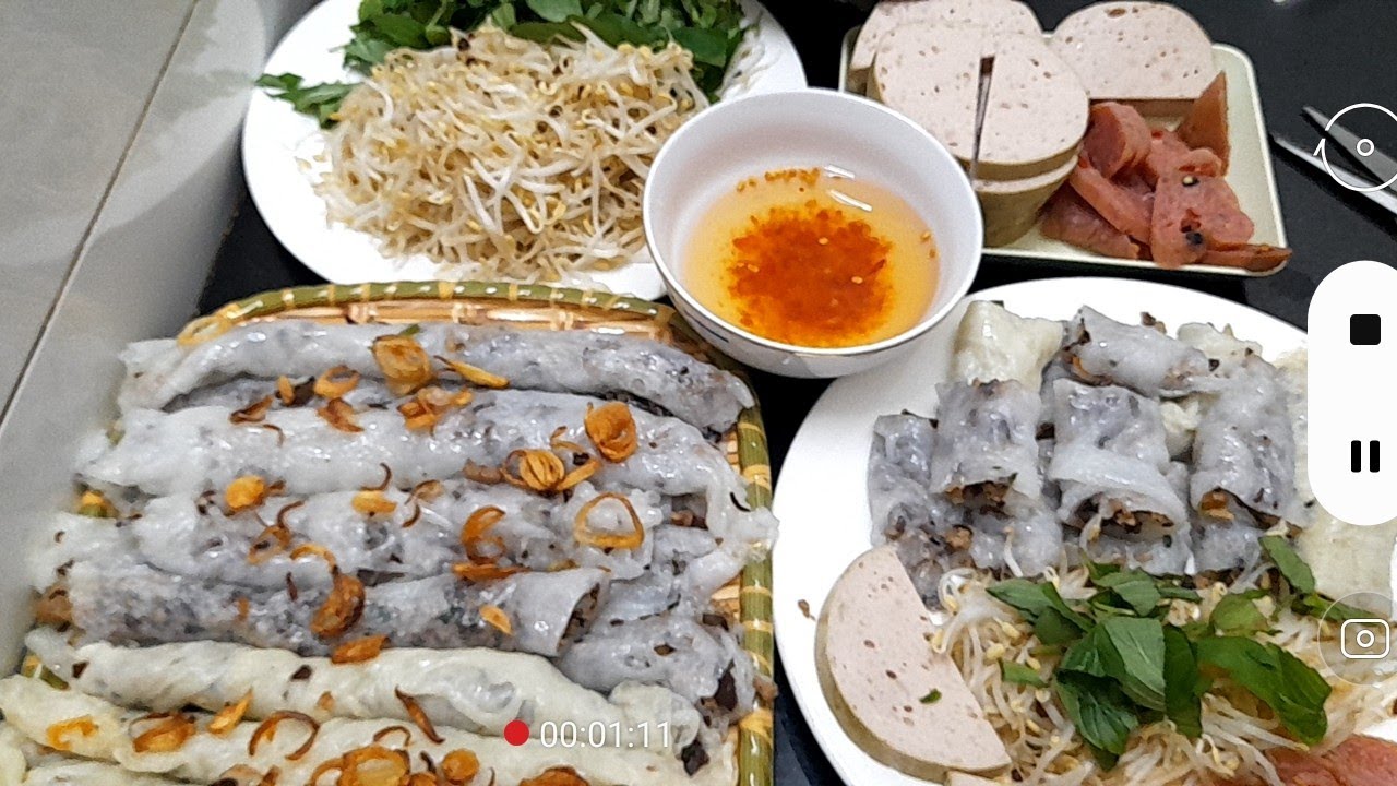 C&aacute;ch Pha Bột v&agrave; tr&aacute;ng B&aacute;nh Cuốn dễ nhất quả đất lu&ocirc;n@bếp Mẹ B&ocirc;ng
