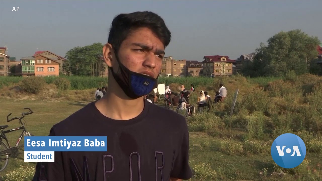 Outdoor Classes in Kashmir Combat COVID Contagion