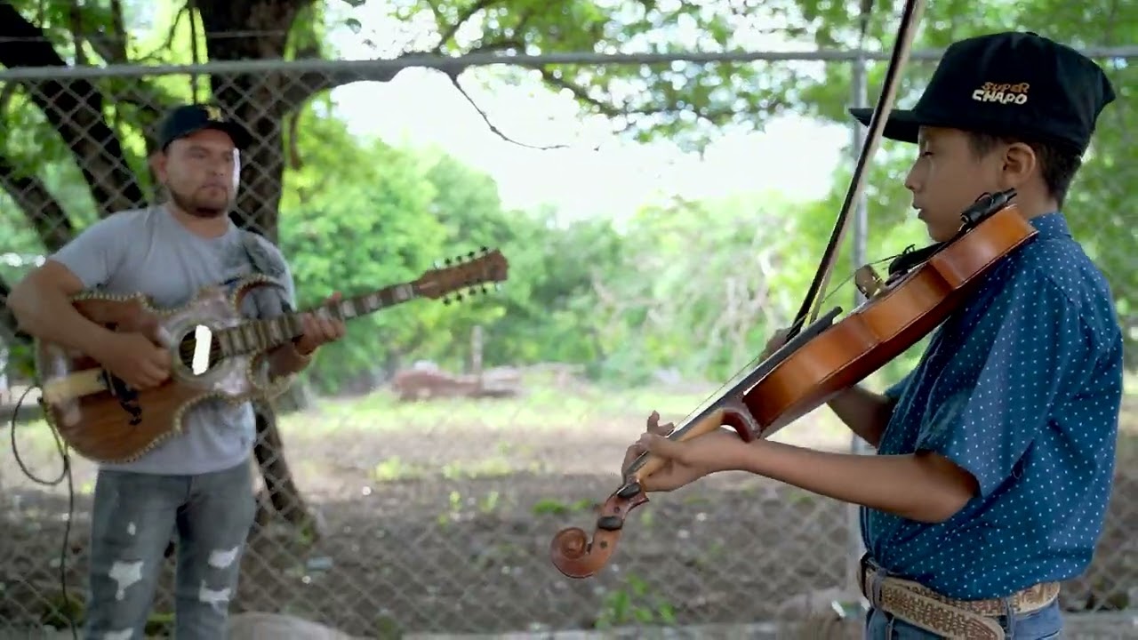 Los rancheritos de Michoacán - Con violín - la de los hoyitos