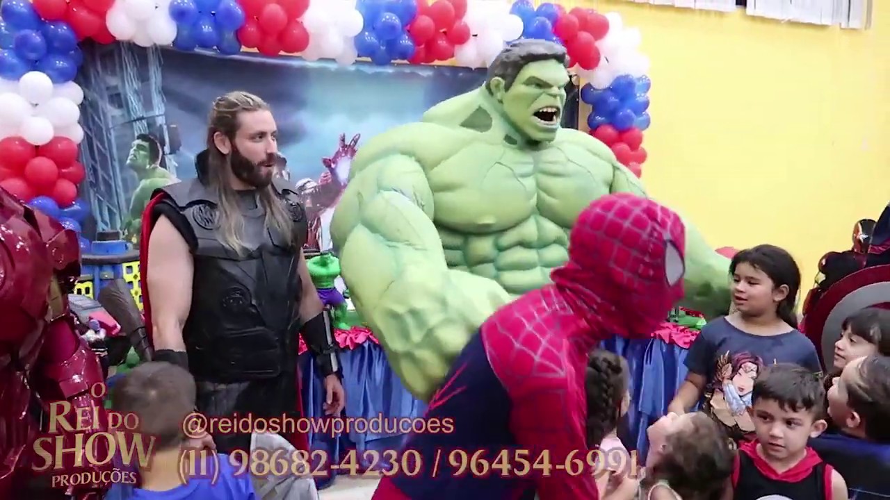 Festa com OS Vingadores (personagens vivos)