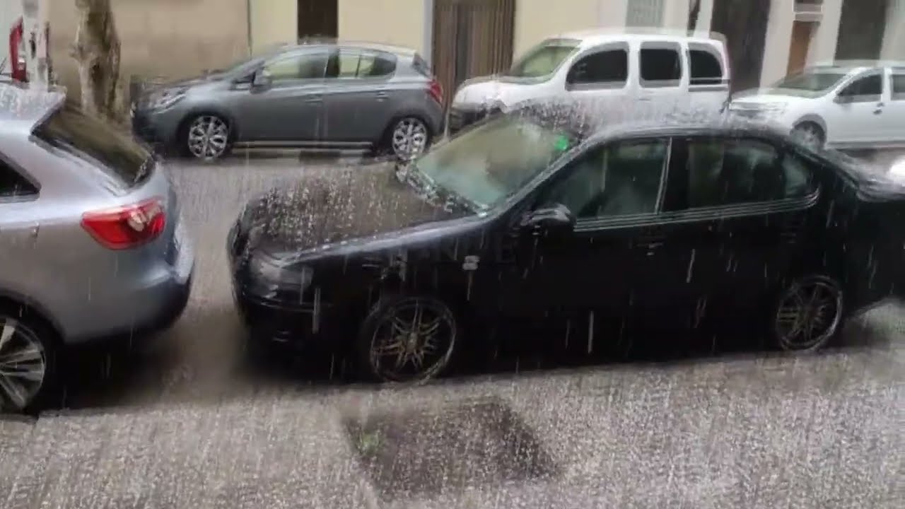Millions of ice stones hit Spain! Severe hailstorm in Barcelona!