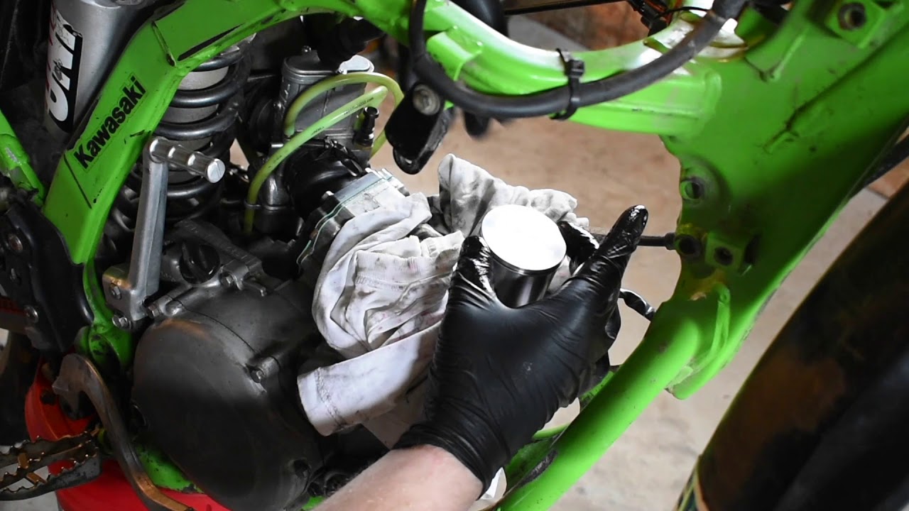 Kawasaki Kx125 top end rebuild (part 2)