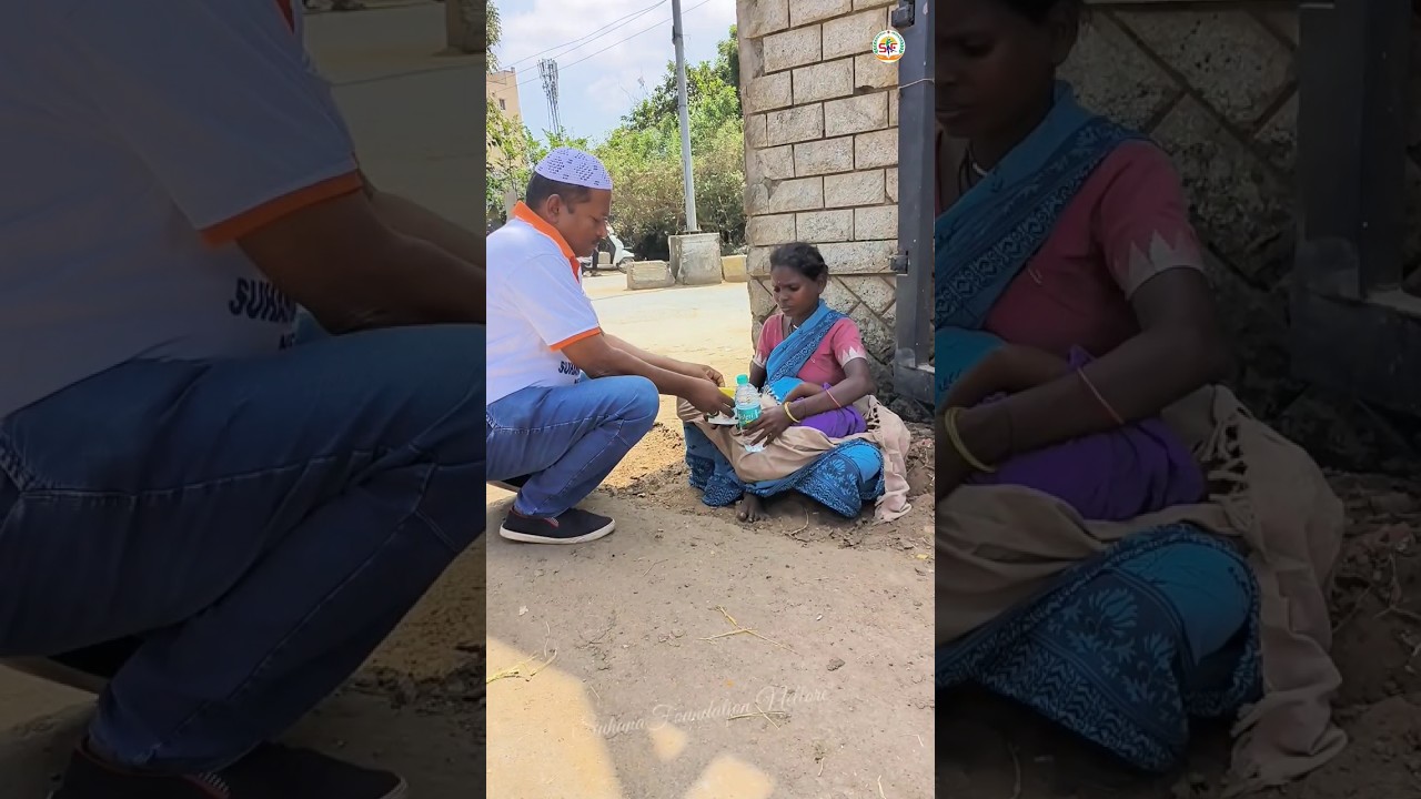 Help Poor People | Poor People Help Video | Helping Poor People | Giving Food To Poor People #shorts