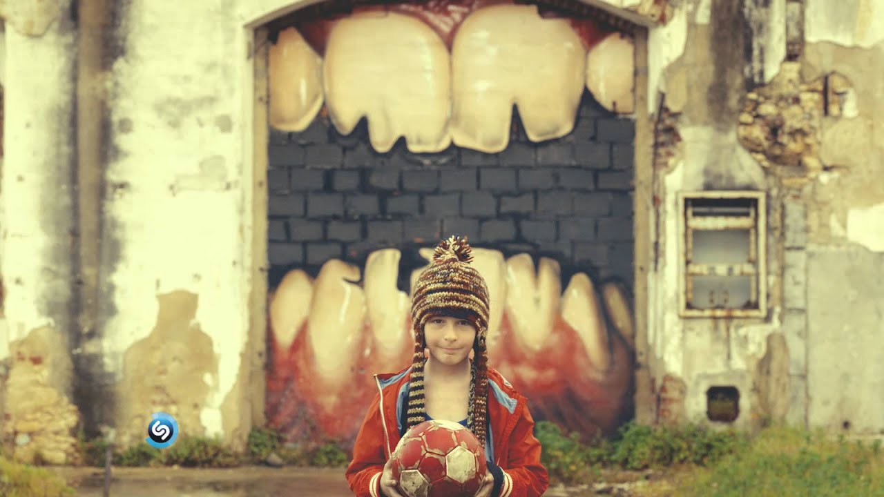 Vodafone RED New Ad 2013 - Ireland | Unlimited Calls & Texts - Featuring Song by Sultans of Ping
