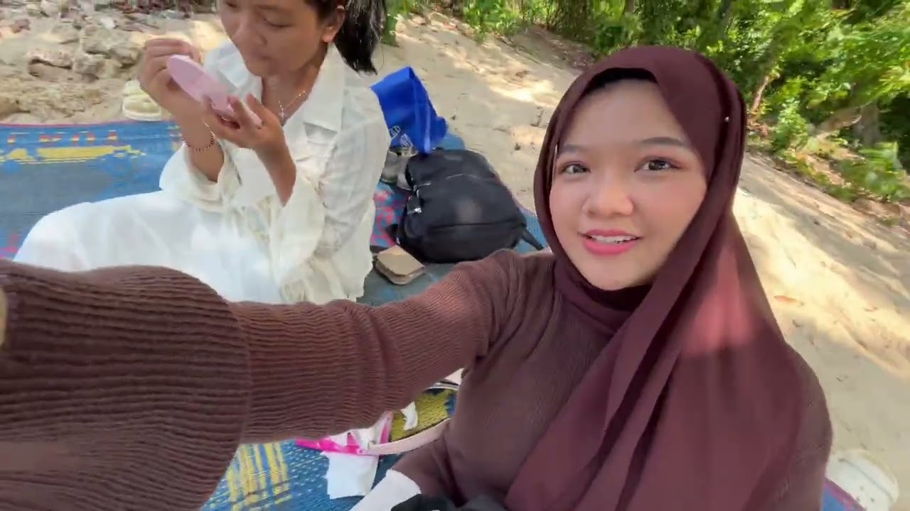 LIBURAN SINGKAT - EXPLORE Pulau Merak Besar 🏝️🛥️🐚 with my little sister.