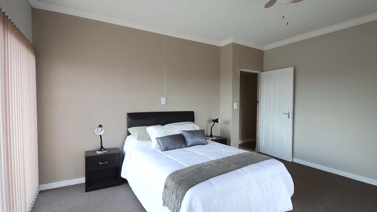 Exquisite Family Home By Port Owen Marina in Cul-de-sac
