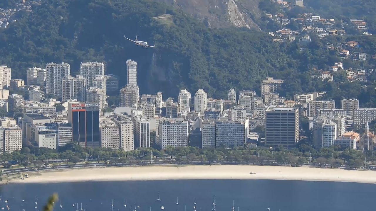 AWESOME LANDING AT SANTOS DUMONT AIRPORT IN RIO DE JANEIRO - BRAZIL - BOEING 737-800