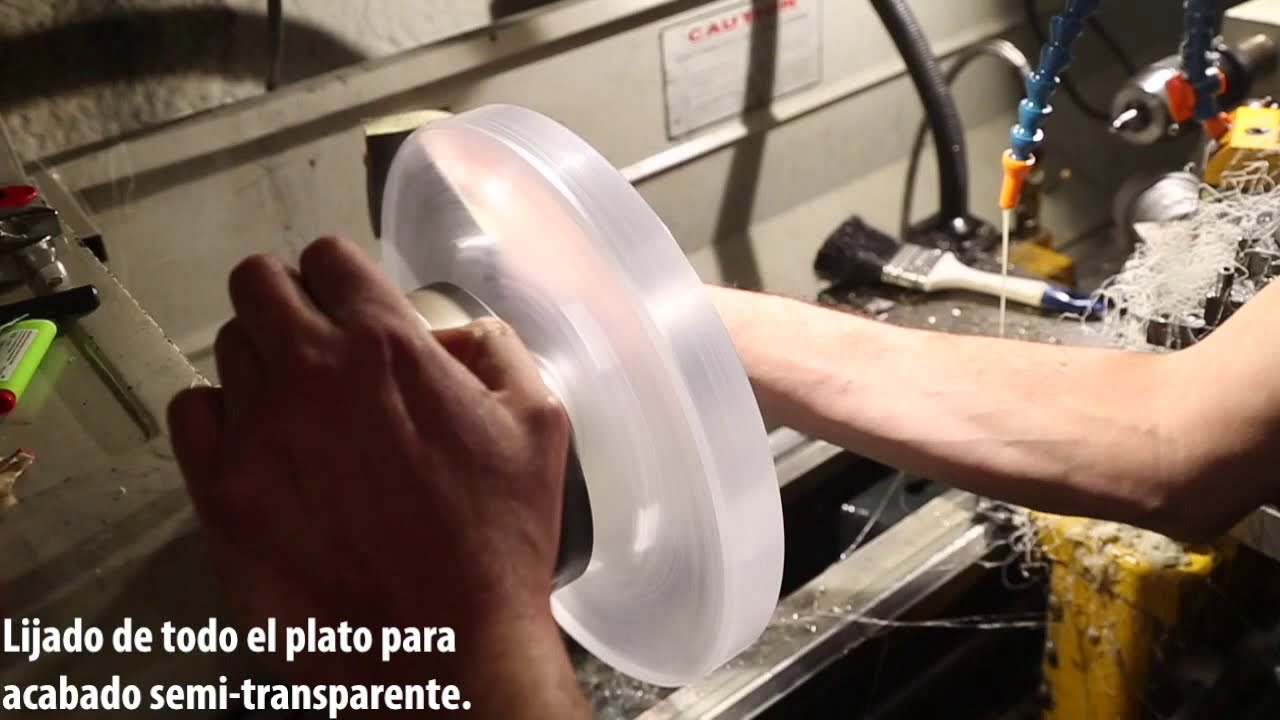 Terminados del plato de acrílico para la tornamesa de Ariel Torres.