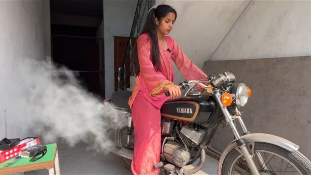 Finally rx 100 ki revv and coldstart krli vo bhi Suit main 🤭❤️ #rx100 #bikegirl 