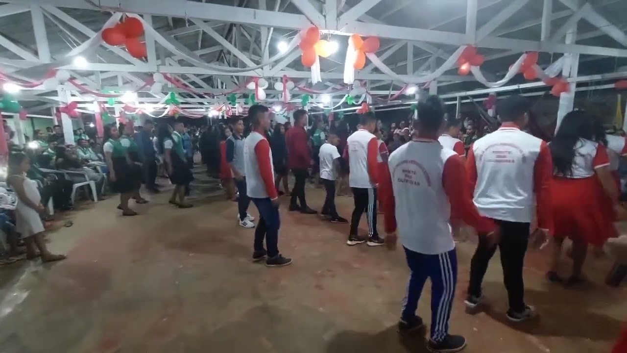 Grupo : monte Sinaï   Louvando e dançando na presença de Deus na. Aldeia kumarumã   🙌🏻🔥