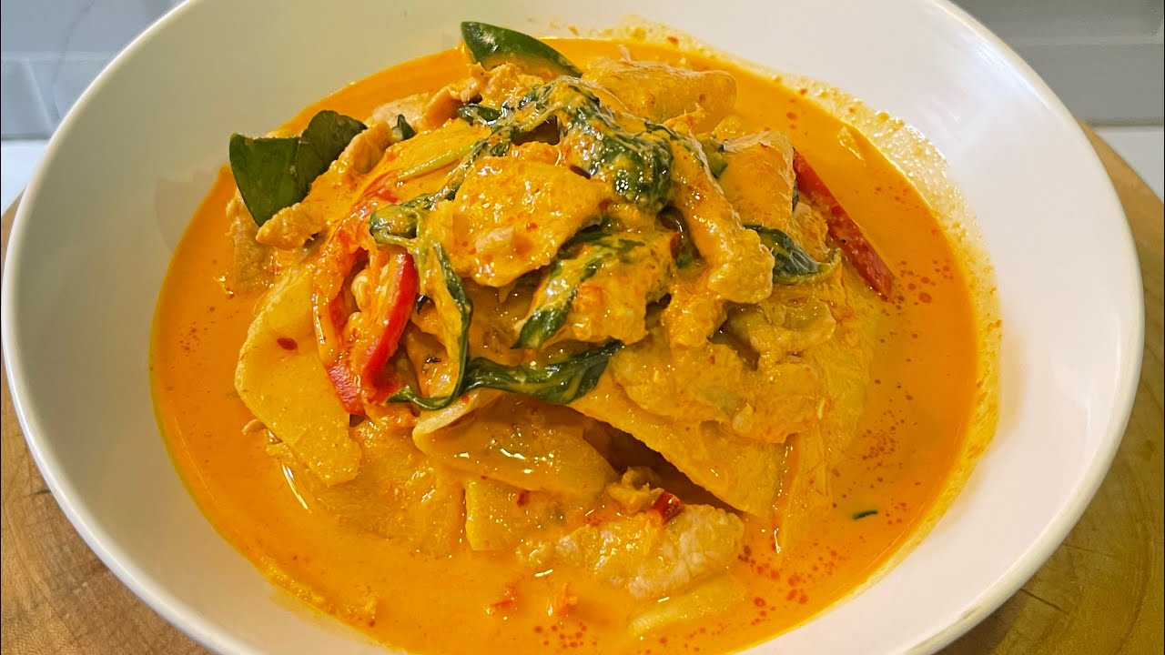 แกงหน่อไม้ดองหมูหมัก  น้ำแกงเข้มข้นรสกลมกล่อม