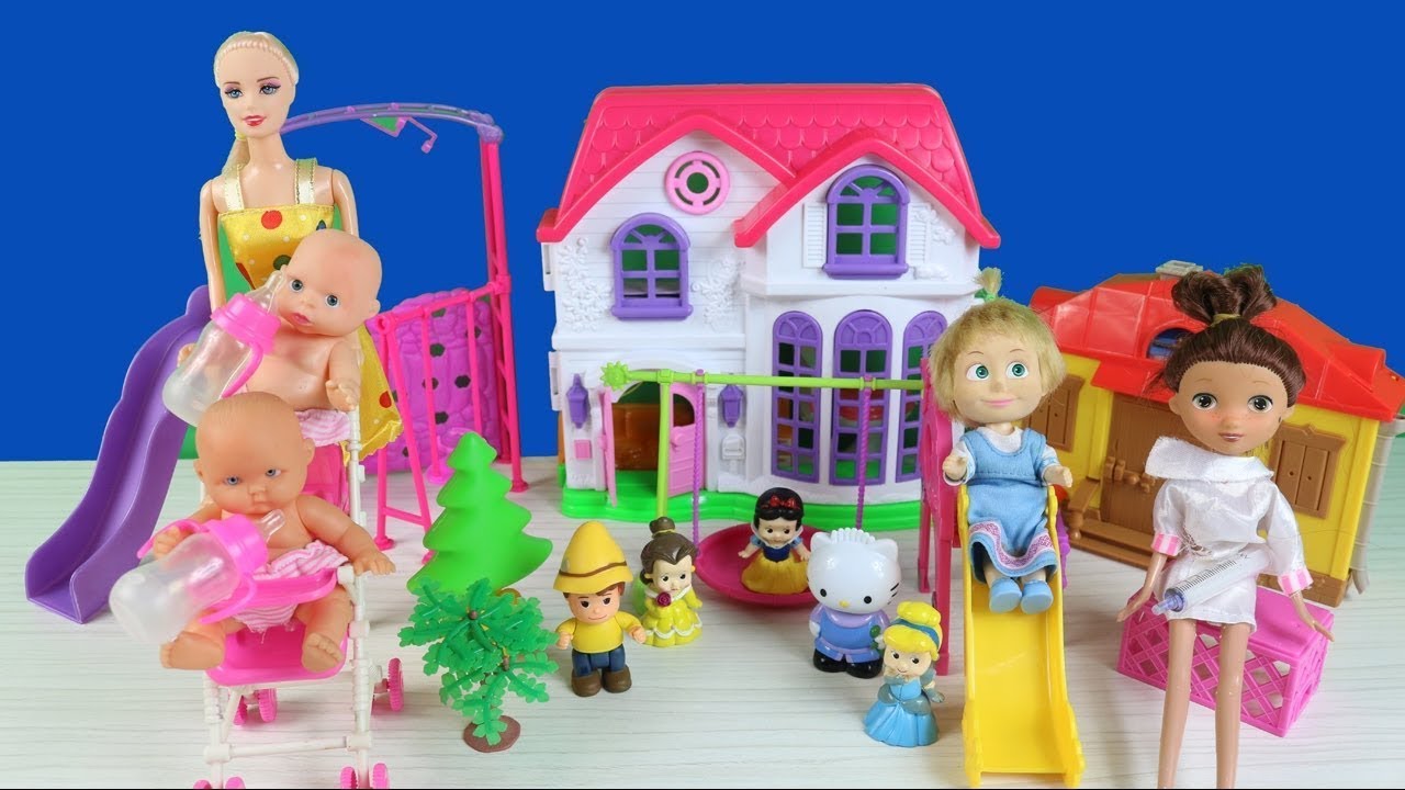 Η Barbie και η Μάσα πηγαίνουν με τα μωράκια στην παιδική χαρά! - Παιδική χαρά