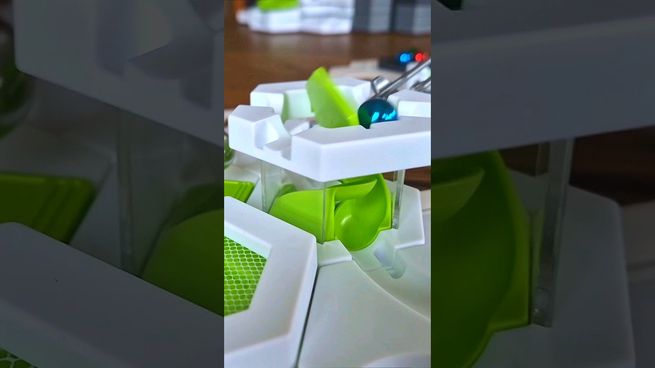 See the triple use of The GraviTrax Pro Element Splitter #gravitrax #marblerun #splitter
