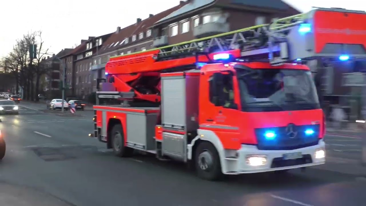 Löschzug,RTW und NEF BF Münster Wache 1 auf Einsatzfahrt