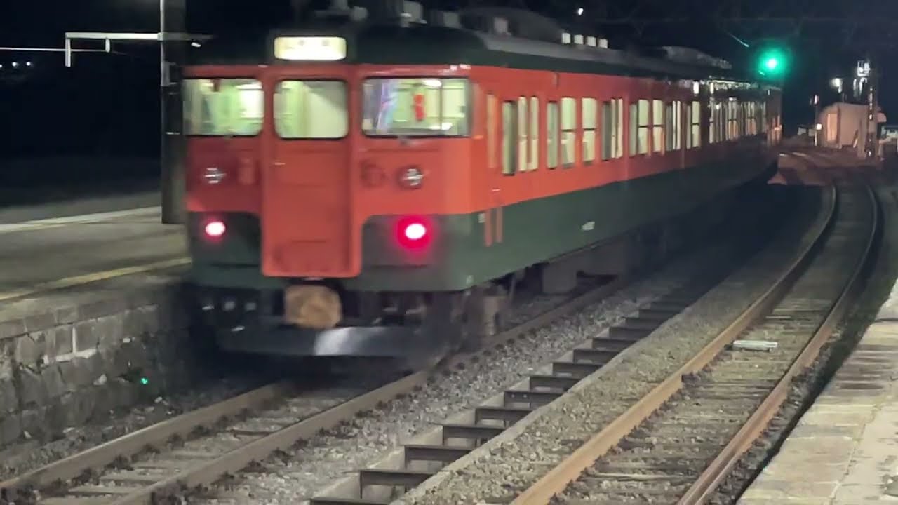 妙高高原駅でみる お疲れ気味の しなの鉄道115系 湘南色