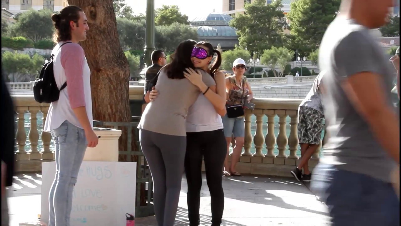 Tribute to the Oct 1 Route 91 shooting victims in Las Vegas ... Free Hugs !!!!