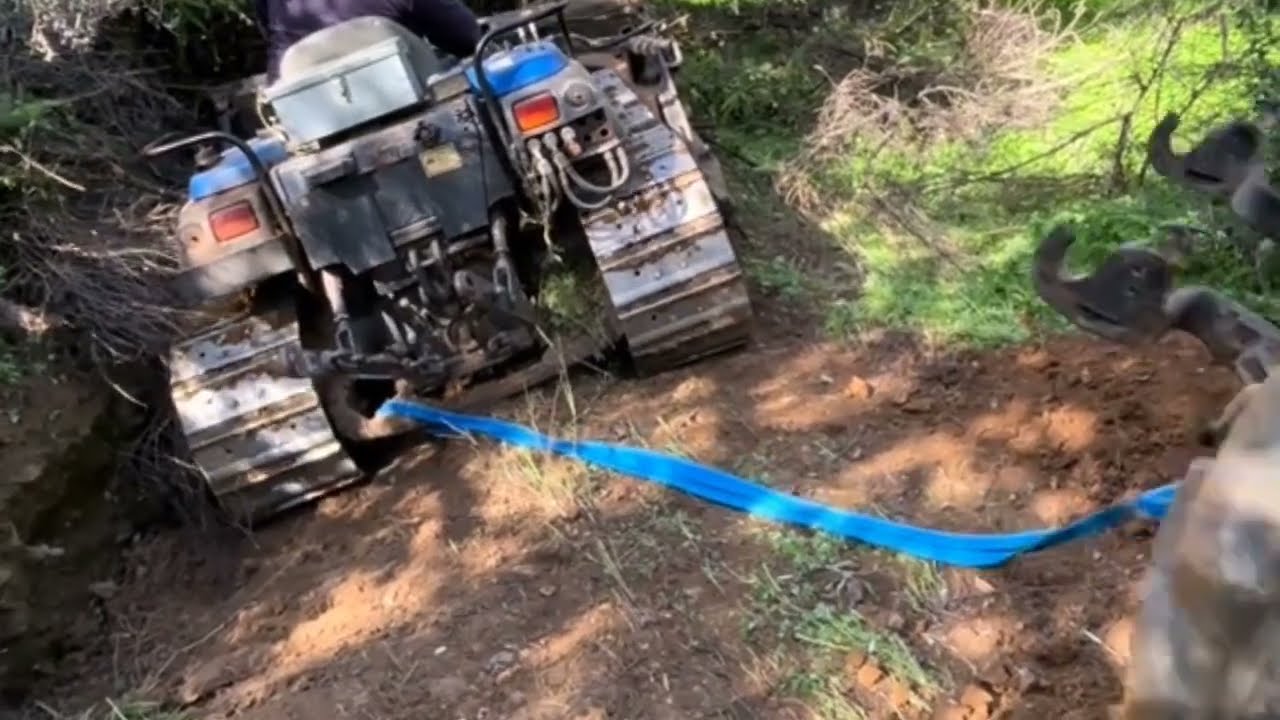 Τρακτέρ τραβάει  Ελπιστροφόρο