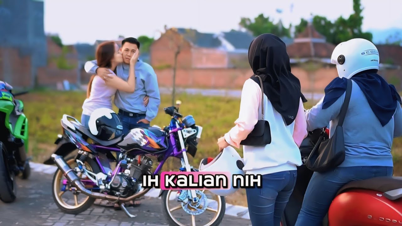 KEKASIH BOS MUDA DIBULLY SAMA MANTAN PACAR SAAT DORONG MOTOR, Romantis bikin panas...