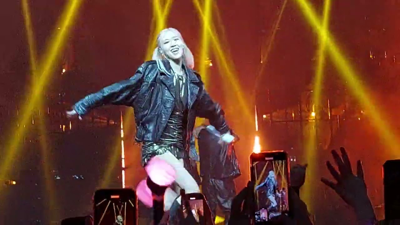BLACKPINK- Rose- Hard to Love/On The Ground (Live Accor Arena,Paris Day2, BornPink Tour, 12/12/2022)