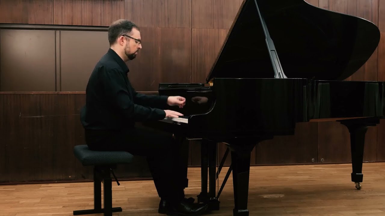 Claude Debussy: Pour les Arpèges Composés (Études No. 11.) - Csaba Gál