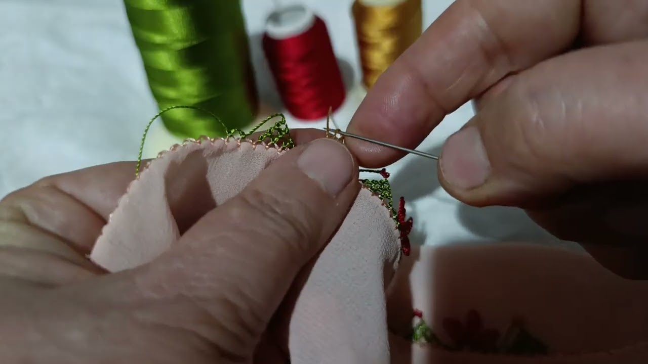 Gösterişli Bir İğne Oyası Yazma Kenarı Modeli 🌹 Kırmızı Ve Sarı Renkli Örnek 🌹 Çeyizlik 